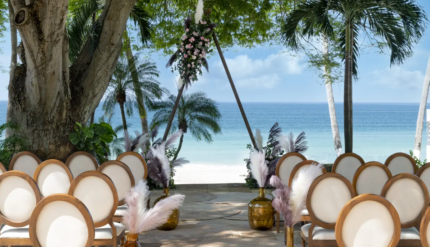 Montaje de ceremonia junto al mar en Hyatt Ziva Puerto Vallarta